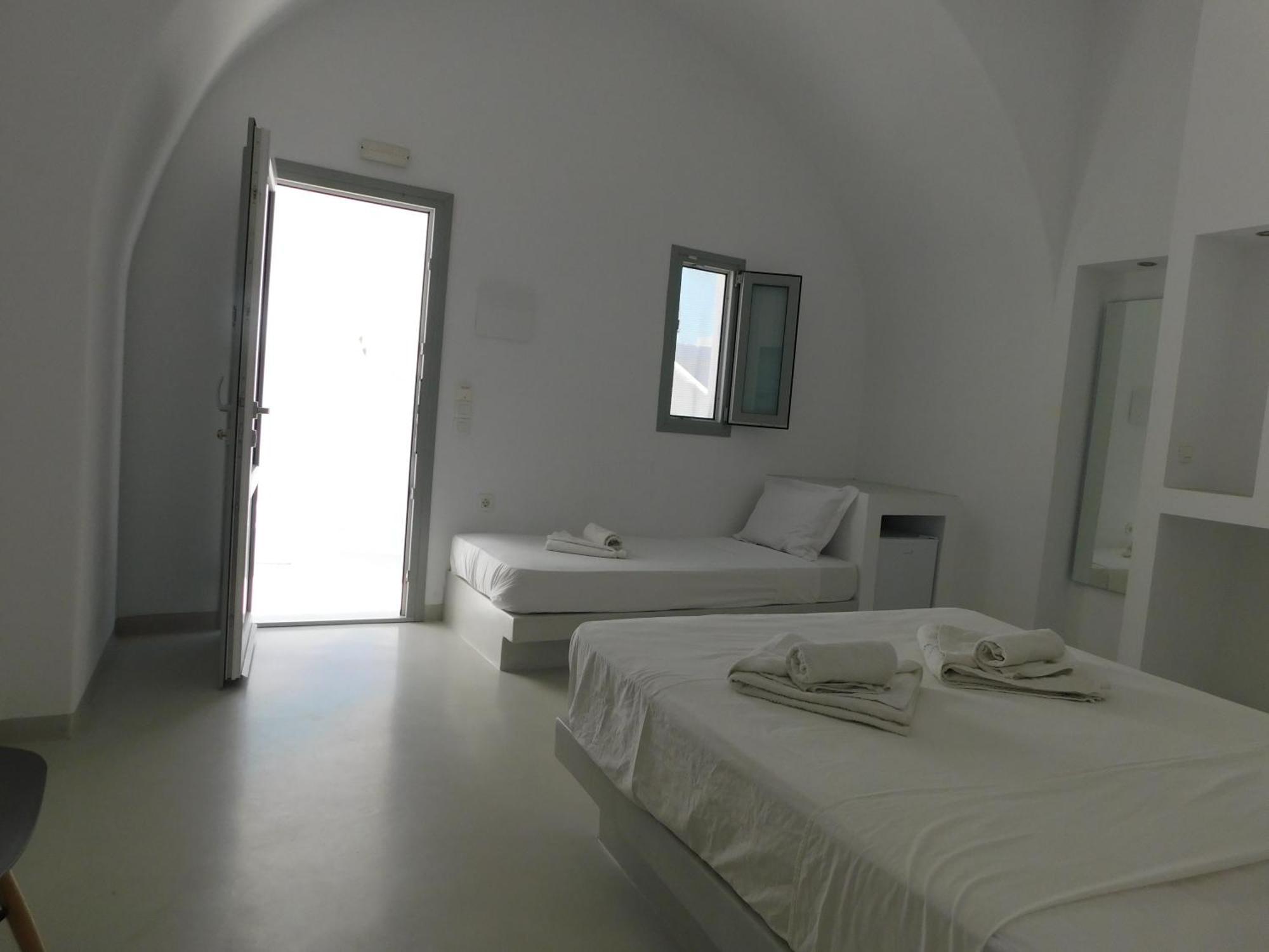 Fira Unique Rooms Екстериор снимка